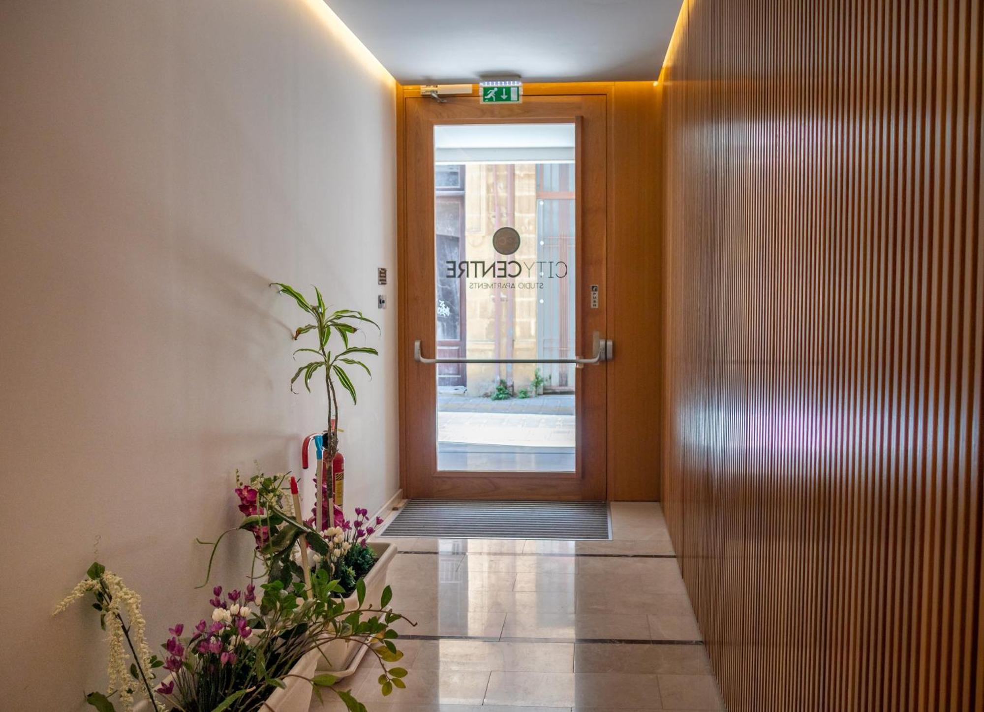 City Centre Studio Apartments Никосия Экстерьер фото